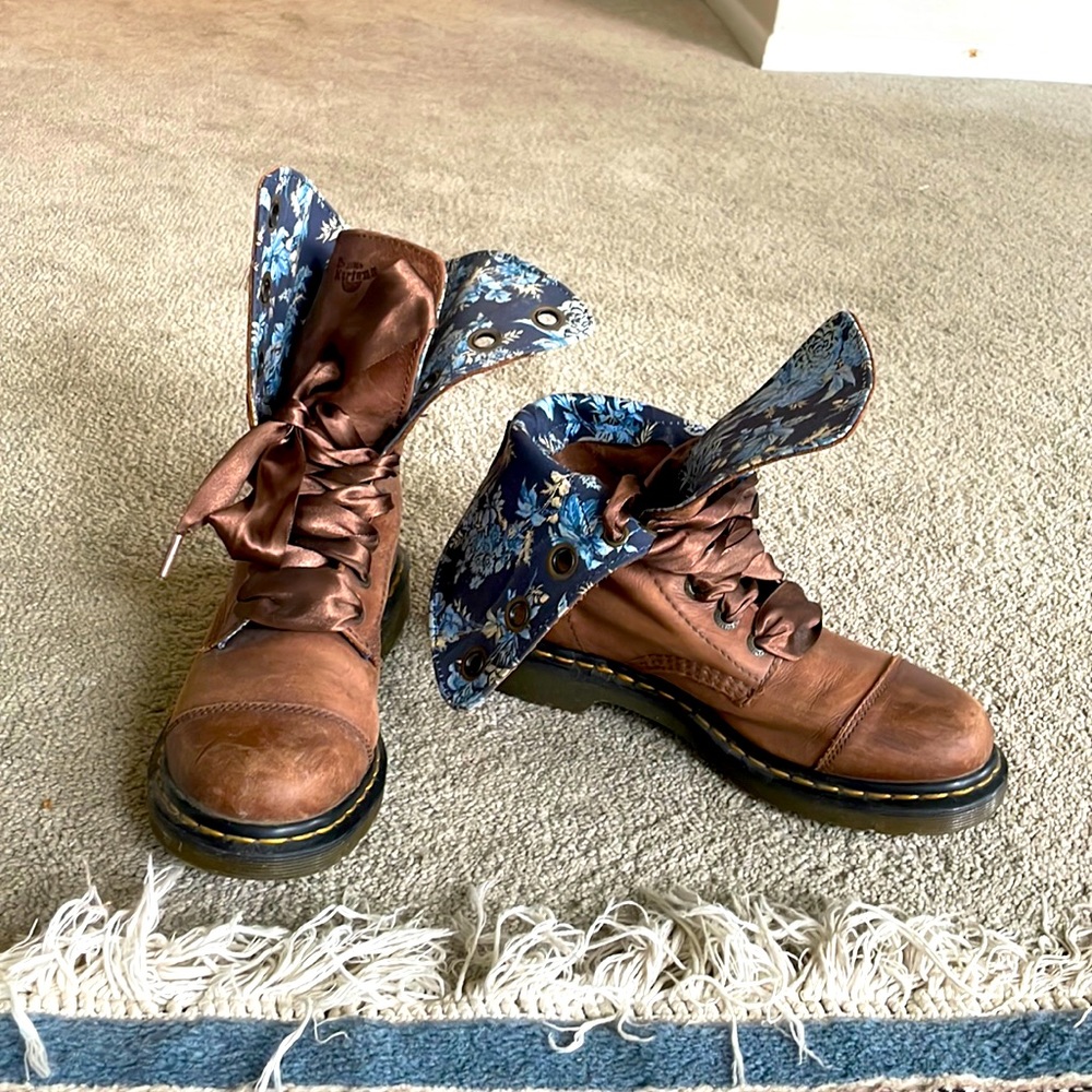 Doc Martens | 1914 TRIUMPH | brown leather with blue paisley lining | size 8
